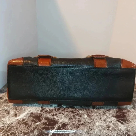 Danier | Super Cute Mini Handbag Black  and Brown Leather with Silver Hardware - Picture 6 of 16